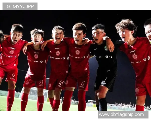 探索足球七人制的魅力与技巧提升之路，助力青少年运动员全面发展