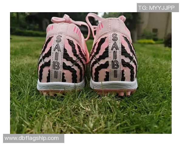 选择专业足球鞋提升球场表现的五大关键因素解析 选择专业足球鞋提升球场表现的五大关键因素解析